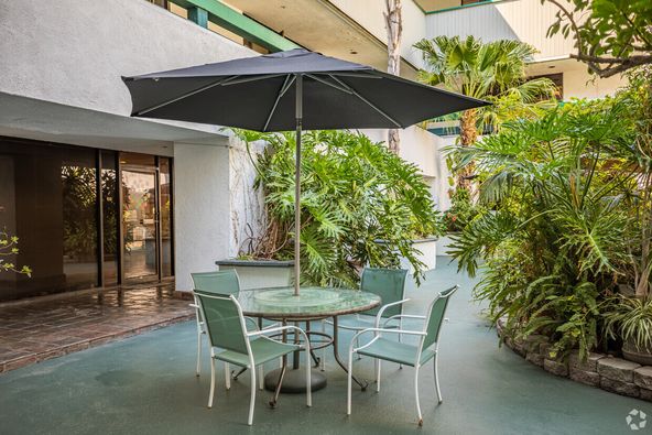 Plaza level, front of building, great exposure off lobby, private bathroom.